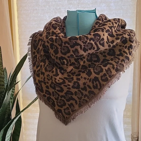 J Jill woman's Camelmulti multi-functional scarf wrap. One size. - Picture 6 of 11